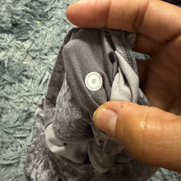 2 Size 6 Lululemon Leggins - Picture 4 of 4